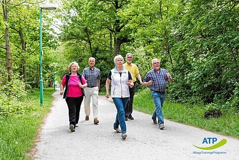 ATP Übung 3 5 ältere Menschen beim Walking
