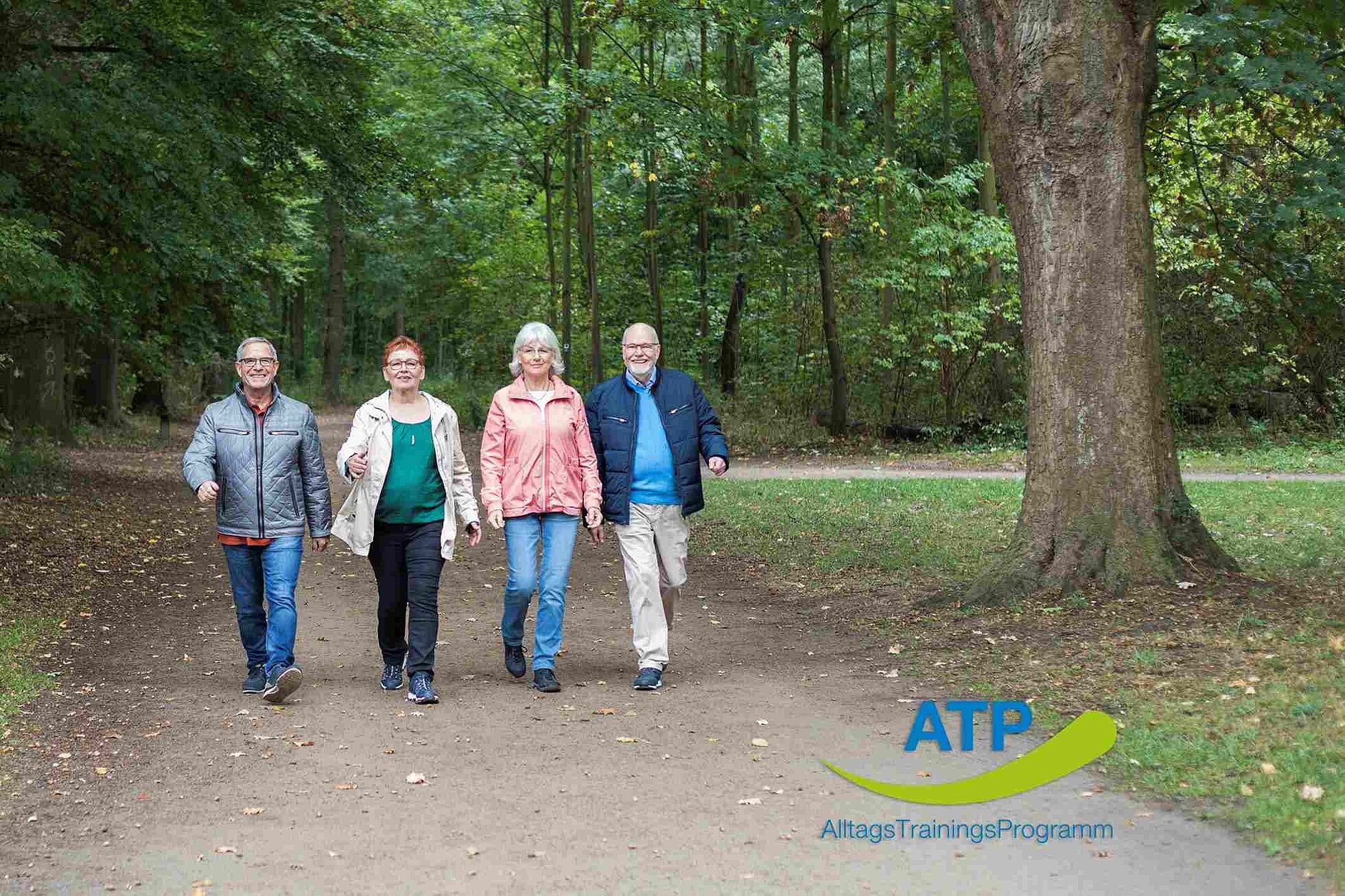 ATP-Dauerangebot Übung 5 4 ältere Menschen beim Spazieren